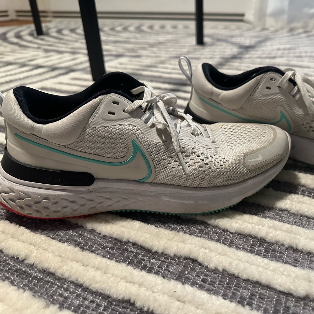 Nike tennis shoes